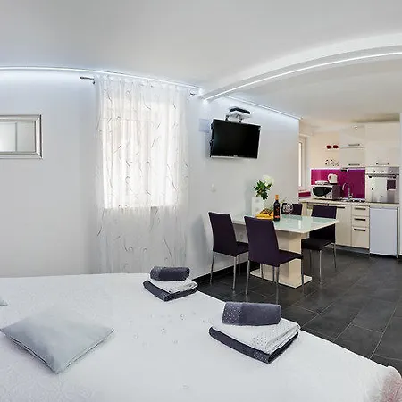 Piaceta Πανσιόν 4*